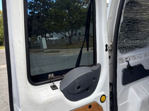 Used 2011 Ford Transit Connect XLT image 9