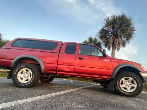 Used 2003 Toyota Tacoma PreRunner image 2