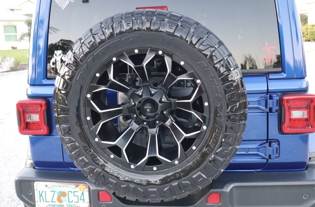 Used 2019 Jeep Wrangler Unlimited Sahara AWD/4WD image 10