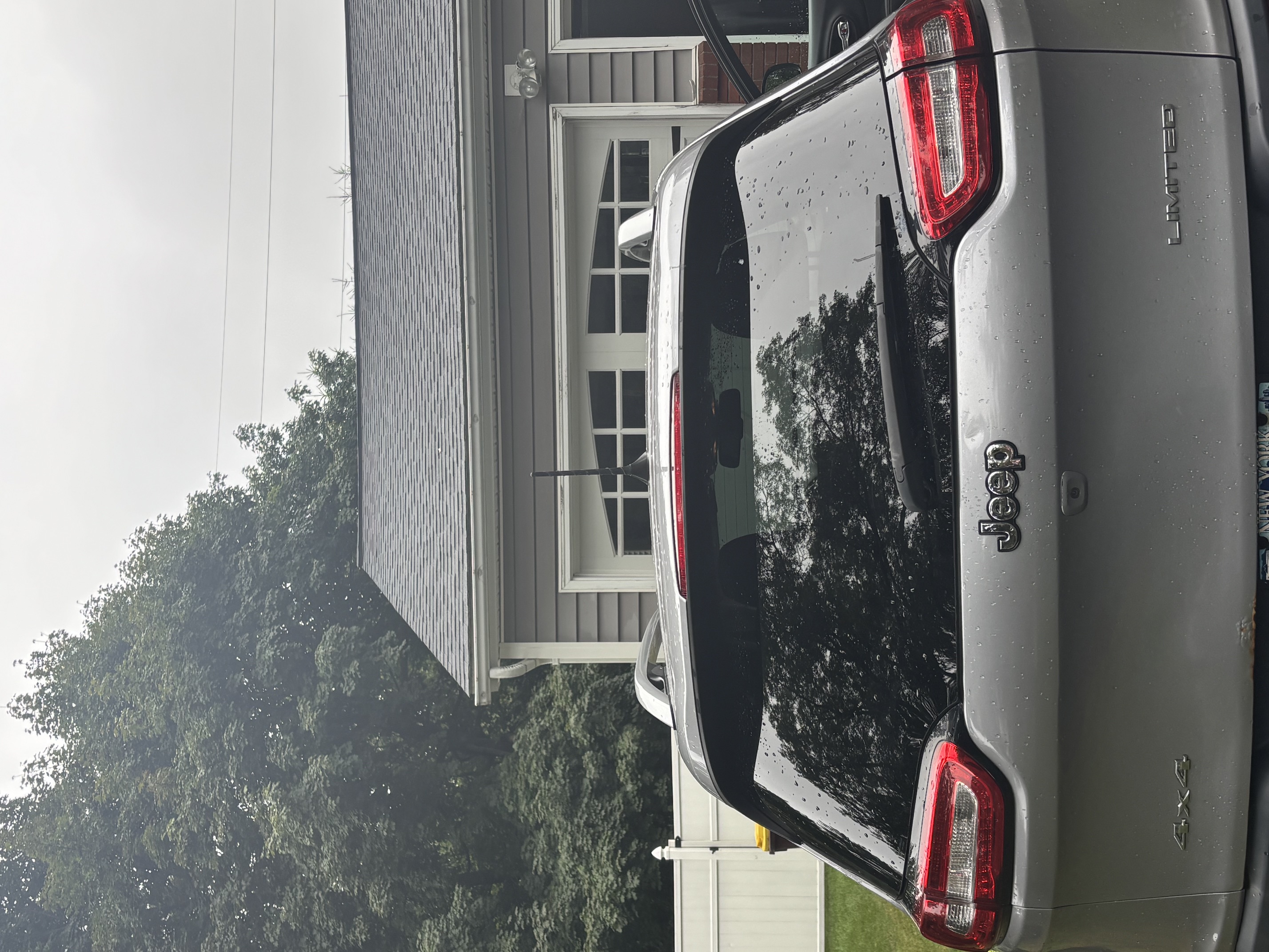 Used 2018 Jeep Cherokee Limited AWD/4WD image 4