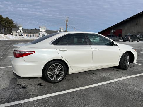 Used 2016 Toyota Camry SE image 5
