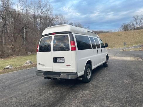 Used 2011 GMC Savana 2500 LT w/ LT Preferred Equipment Group image 4