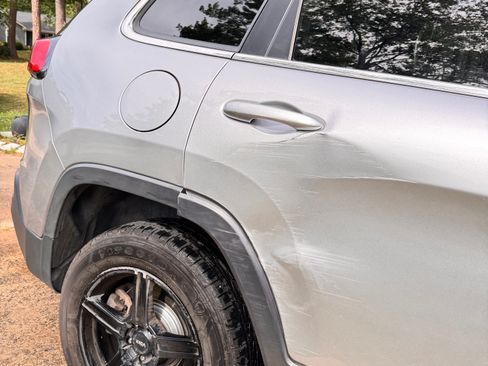 Used 2016 Jeep Cherokee Latitude FWD image 19