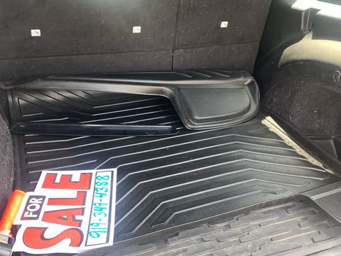 Used 2013 Jeep Grand Cherokee Laredo w/ Laredo E Group image 9