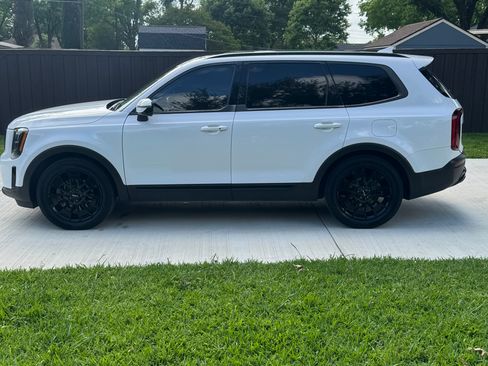 Used 2022 Kia Telluride SX w/ SX Prestige Package image 4