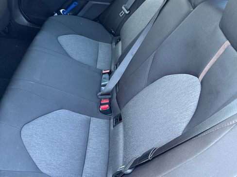 Used 2018 Toyota Camry LE image 10