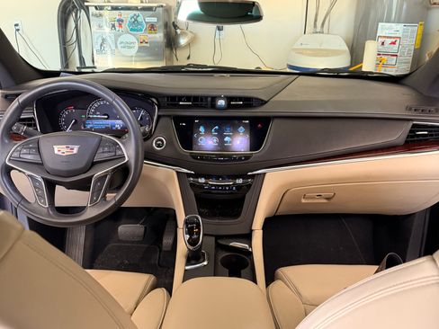 Used 2017 Cadillac XT5 Luxury w/ Driver Awareness Package FWD image 9