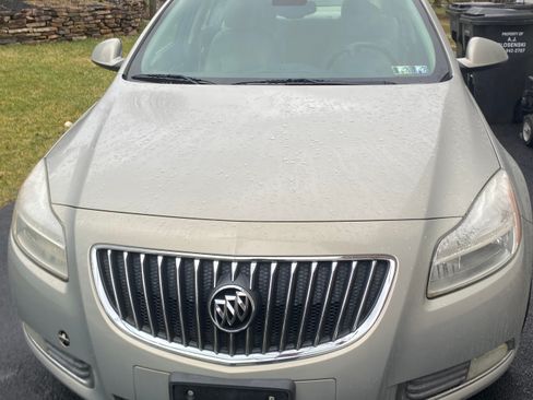 Used 2011 Buick Regal CXL image 2