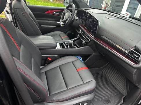 Used 2024 Chevrolet Traverse RS image 12