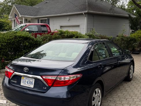 Used 2016 Toyota Camry LE image 4