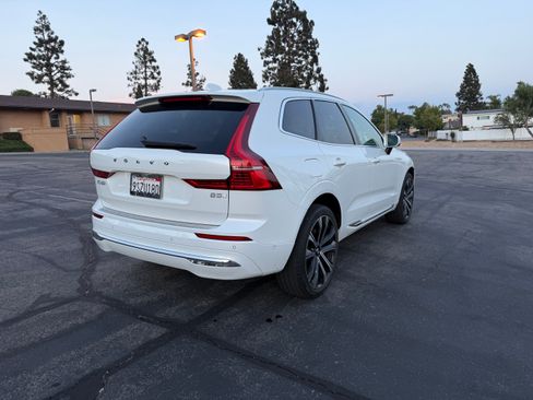 Used 2023 Volvo XC60 B5 Ultimate w/ Climate Package FWD image 12