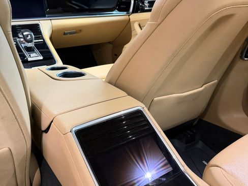 Used 2018 Porsche Panamera 4S image 20