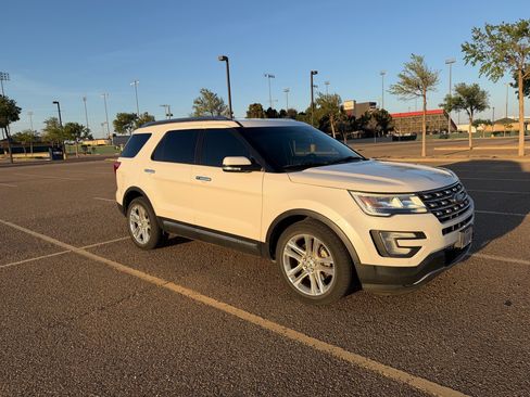 Used 2017 Ford Explorer Limited image 4