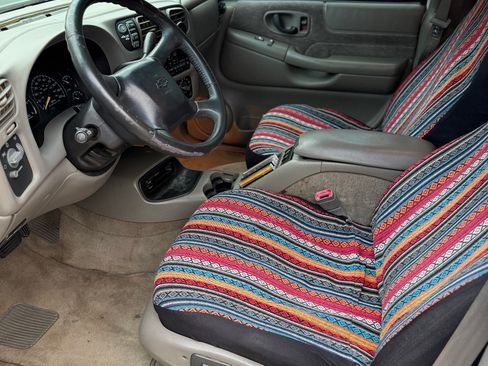 Used 2000 Chevrolet Blazer LT image 10