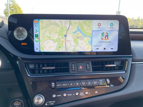 Used 2023 Lexus ES 300h w/ Premium Package image 13