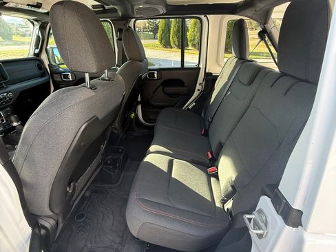 Used 2025 Jeep Wrangler Unlimited Rubicon image 30