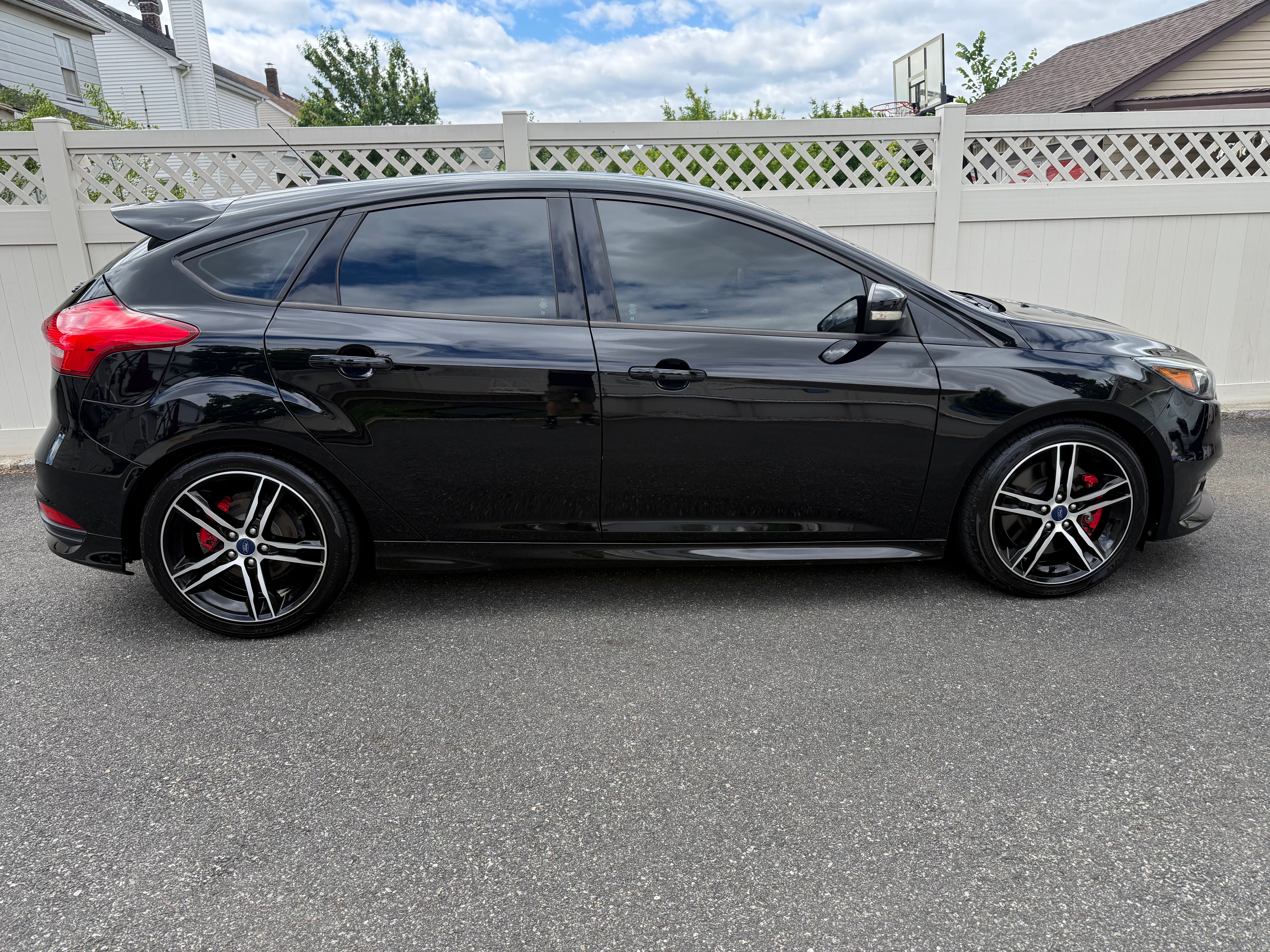 Used 2018 Ford Focus ST w/ Equipment Group 402A FWD image 10
