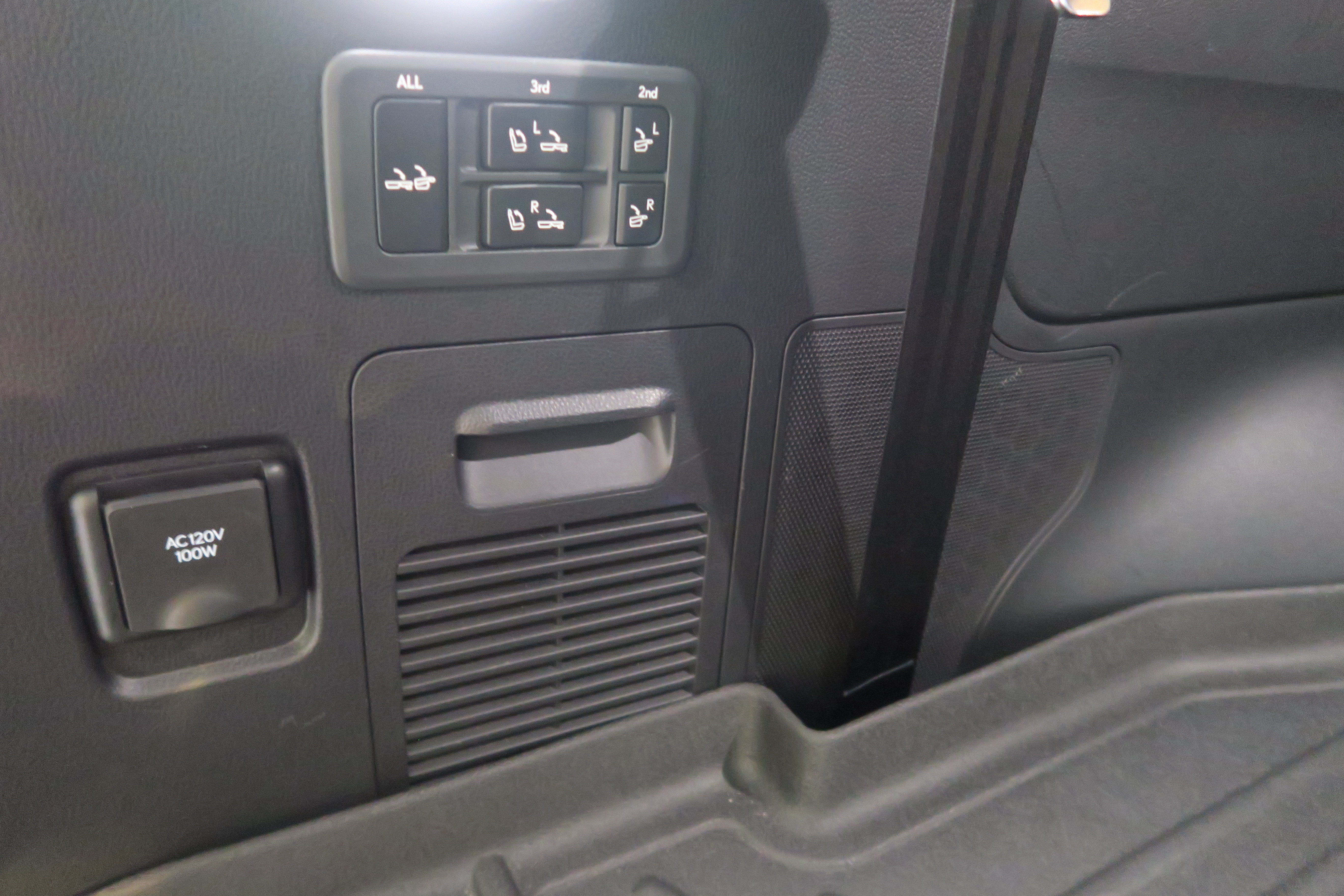Used 2023 Lexus LX 600 4WD w/ Accessory Package (Z1) image 11