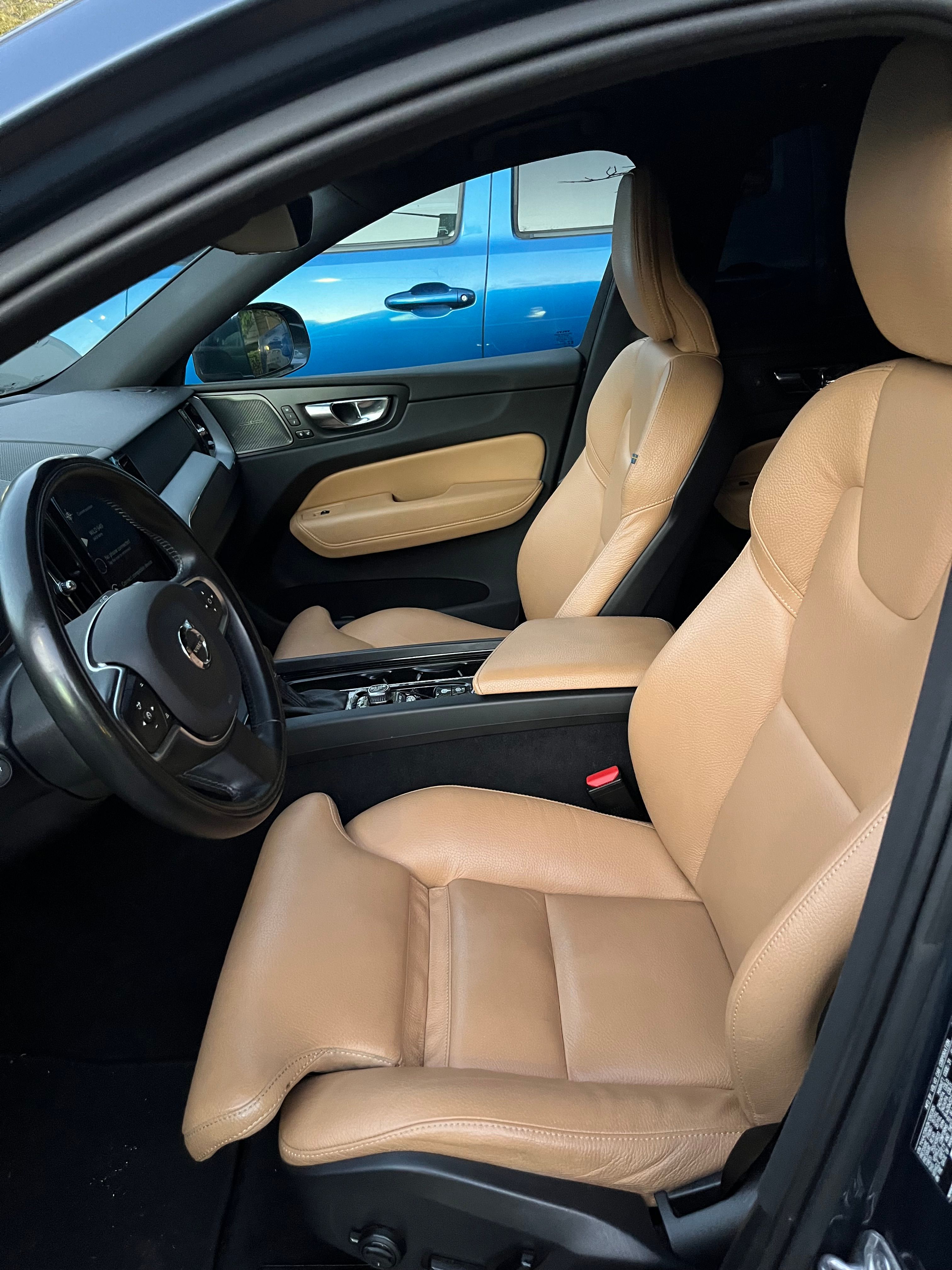 Used 2019 Volvo XC60 T6 Momentum w/ Advanced Package AWD/4WD image 10