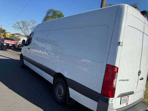 Used 2022 Mercedes-Benz Sprinter 2500 image 2