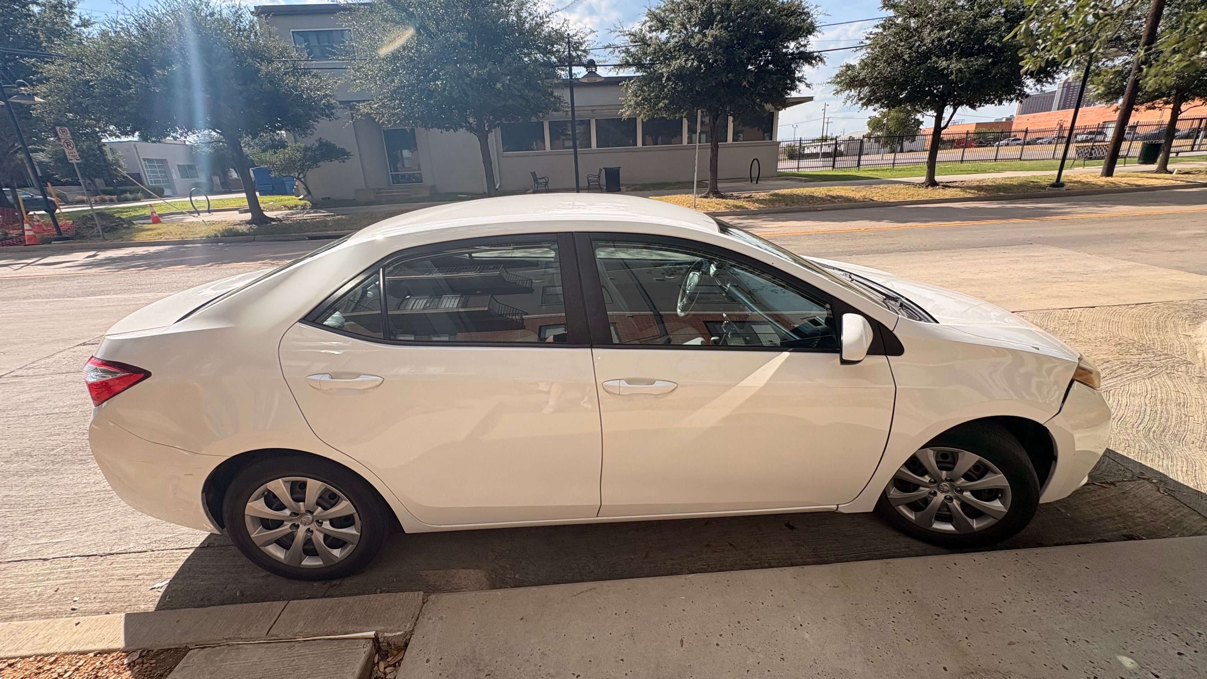 Used 2015 Toyota Corolla LE FWD image 11