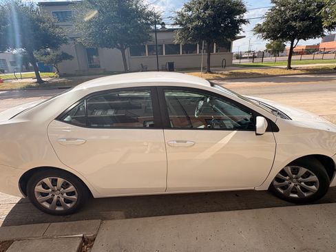 Used 2015 Toyota Corolla LE FWD image 11