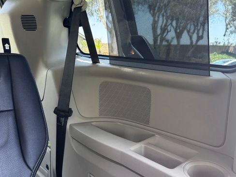 Used 2015 Chrysler Town & Country Touring-L w/ Driver Convenience Group FWD image 16
