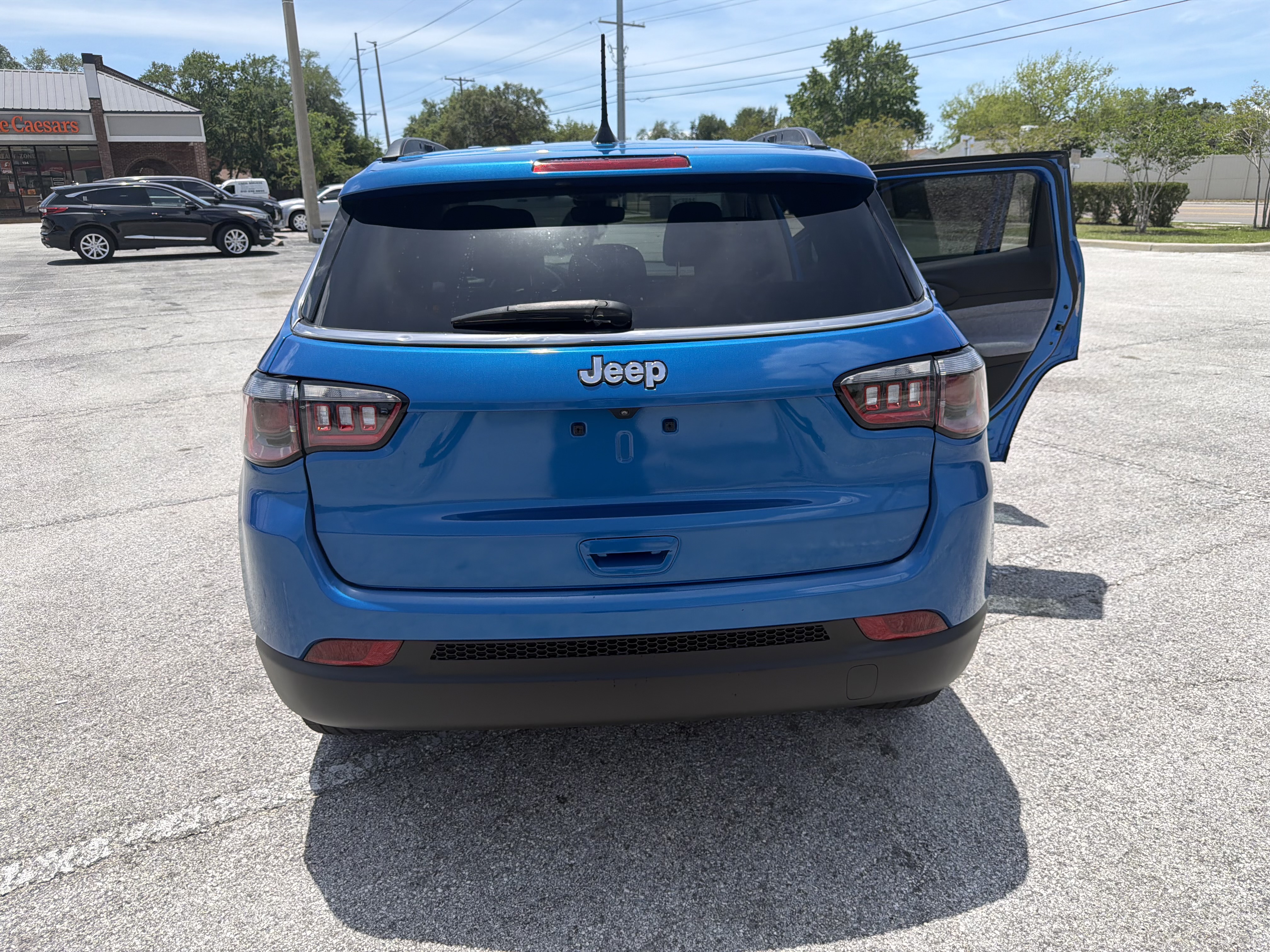 Used 2022 Jeep Compass Latitude FWD image 2