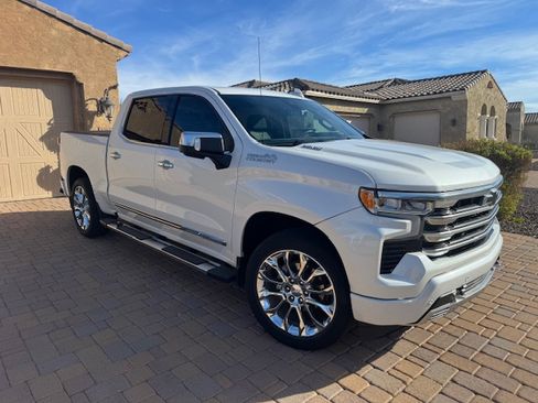 Used 2024 Chevrolet Silverado 1500 High Country w/ Technology Package image 4