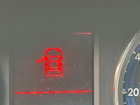 Used 2017 Toyota Corolla LE image 8