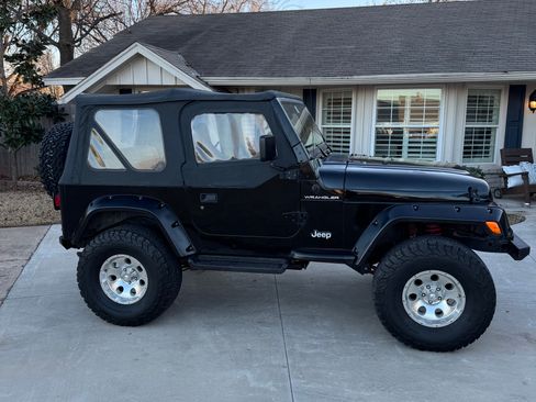 Used 1997 Jeep Wrangler SE image 2