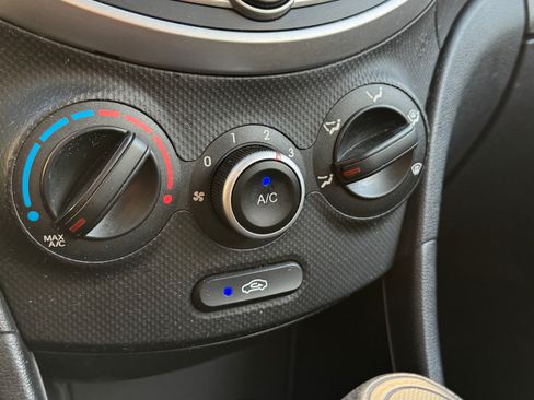 Used 2012 Hyundai Accent GS image 6