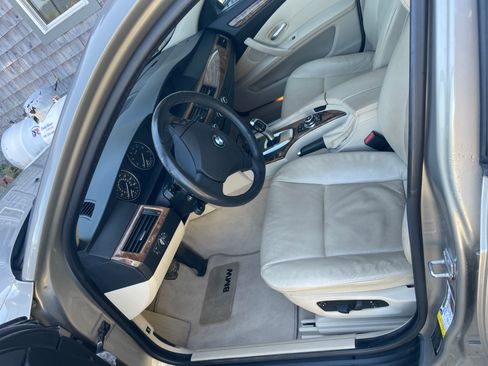 Used 2010 BMW 535i xDrive Wagon AWD/4WD image 6