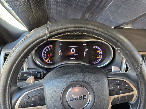 Used 2017 Jeep Grand Cherokee Limited w/ Luxury Group II image 11