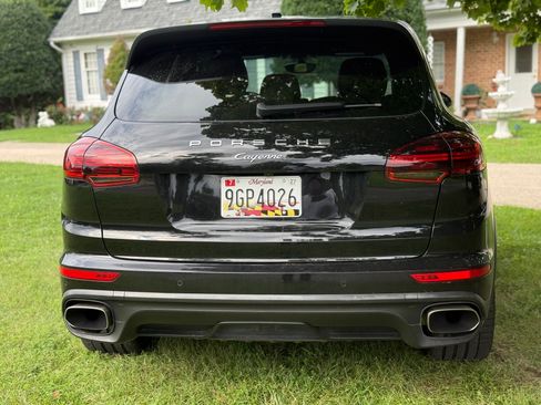 Used 2016 Porsche Cayenne AWD/4WD image 1