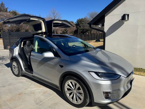 Used 2016 Tesla Model X 75D image 5