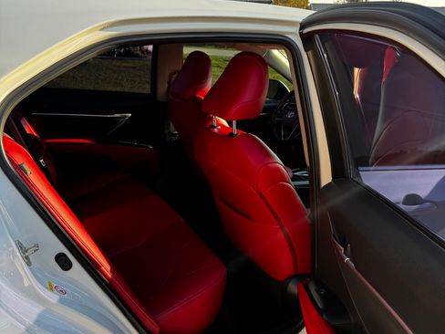 Used 2018 Toyota Camry XSE image 11