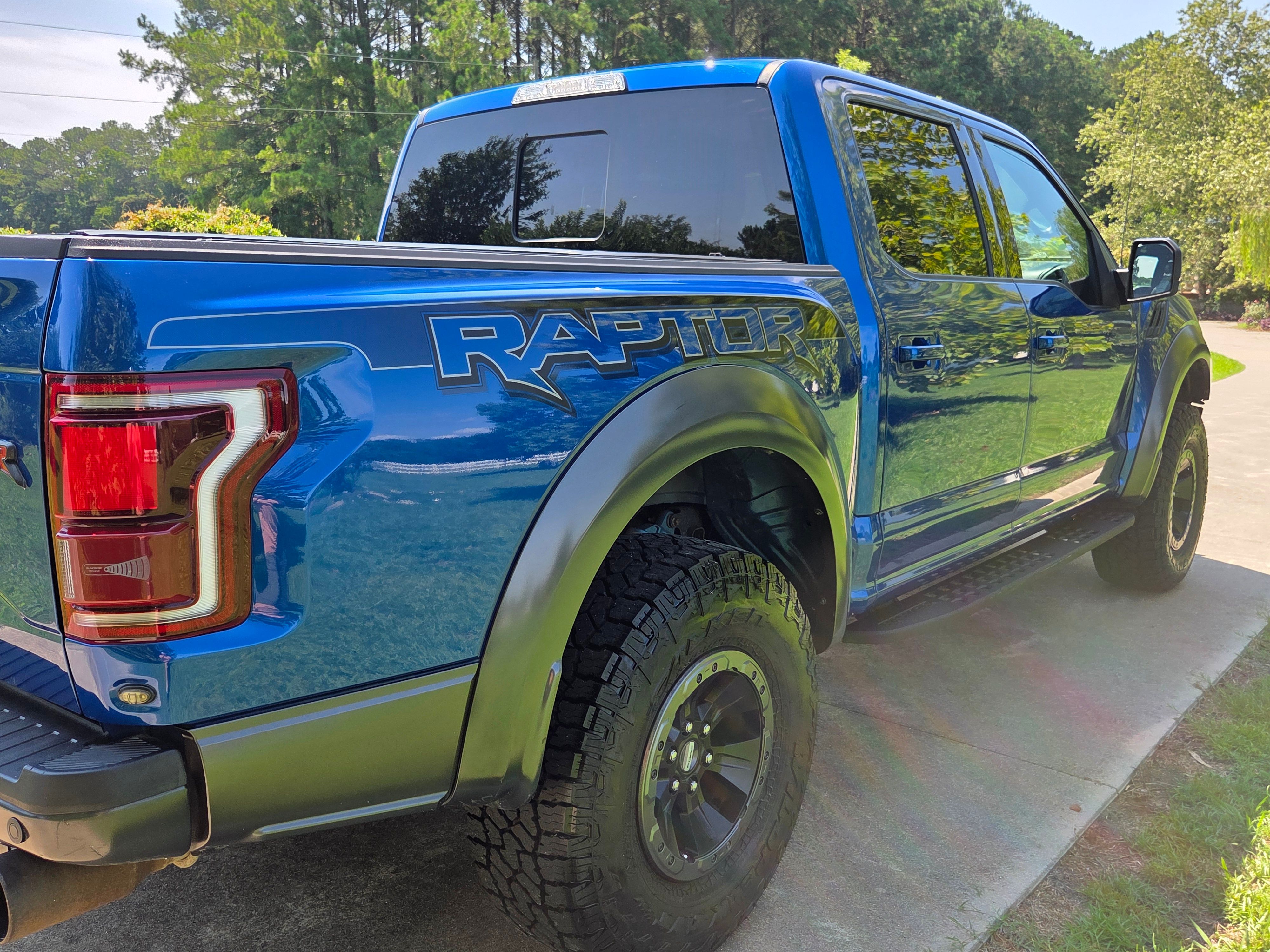 Used 2017 Ford F150 Raptor w/ Equipment Group 802A Luxury AWD/4WD image 11