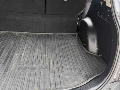 Used 2018 Toyota RAV4 XLE image 10