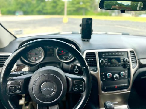 Used 2012 Jeep Grand Cherokee Laredo w/ Laredo E Group image 14