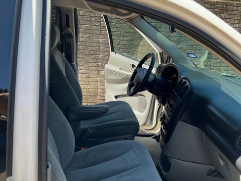 Used 2005 Dodge Grand Caravan SE w/ Popular Equipment Group I FWD image 9