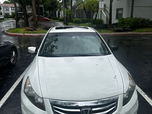 Used 2011 Honda Accord EX-L image 2