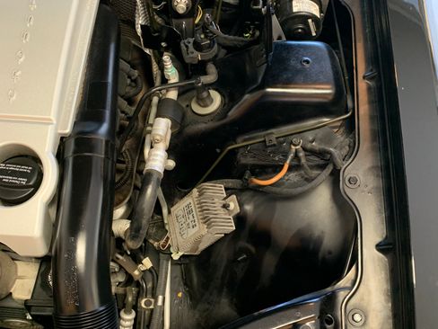 Used 2006 Chrysler Crossfire Limited image 32