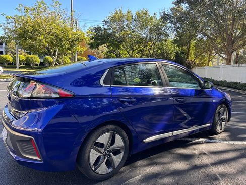 Used 2020 Hyundai Ioniq SEL image 11