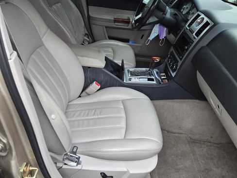 Used 2006 Chrysler 300 C w/ Navigation & Sound Group II image 9