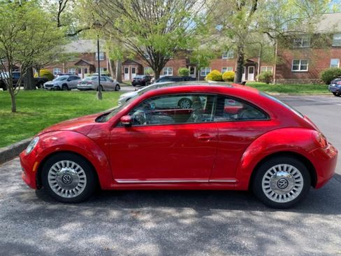 Used 2013 Volkswagen Beetle 2.5 image 2