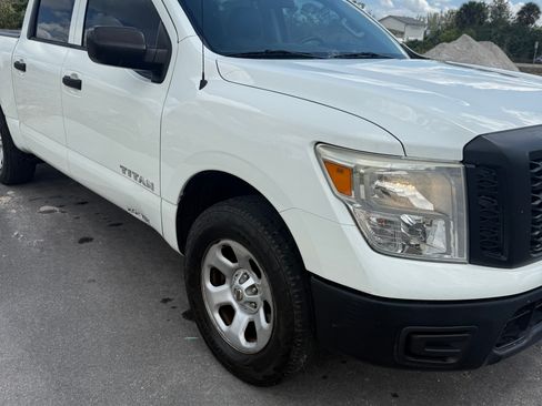 Used 2017 Nissan Titan S image 8