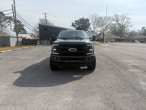 Used 2019 Ford F250 Lariat w/ Lariat Ultimate Package image 2