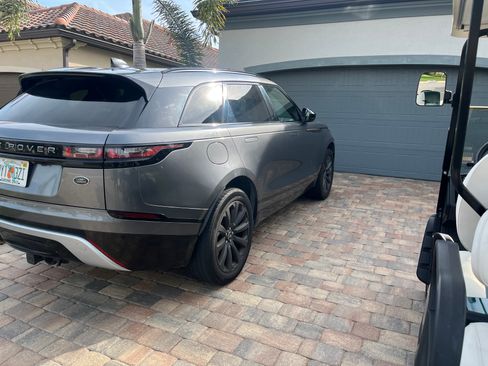 Used 2018 Land Rover Range Rover Velar R-Dynamic SE AWD/4WD image 9