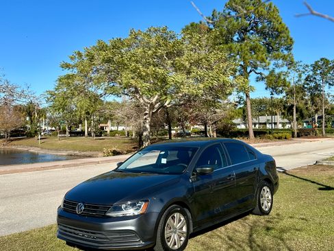 Used 2017 Volkswagen Jetta S image 9